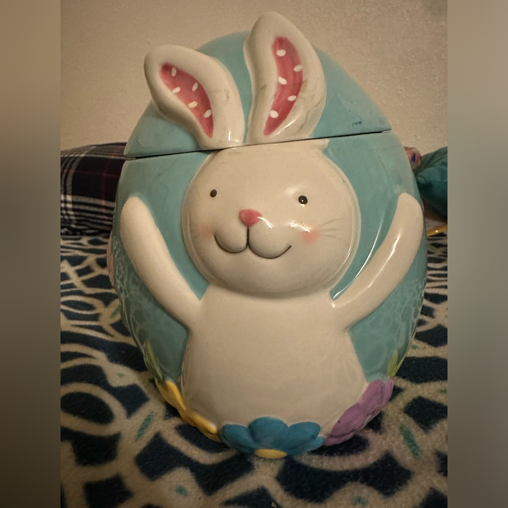BLOSSOMS & BLOOMS CERAMIC LIDDED EASTER EGG
COOKIE JAR